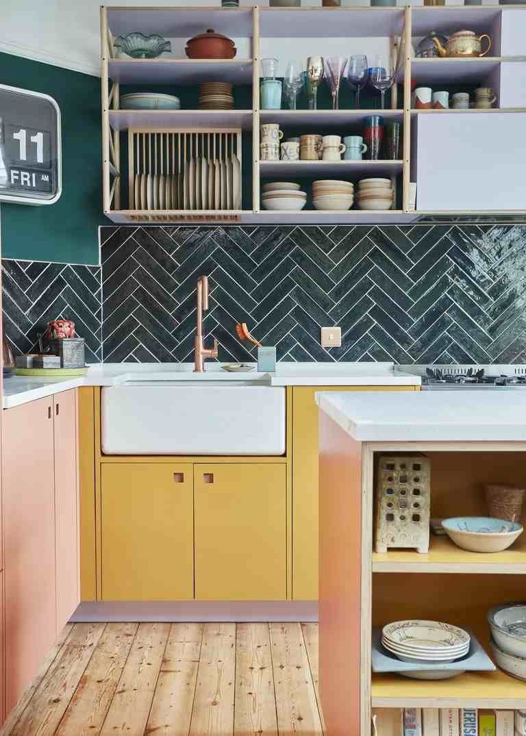 Di Mana Tempat Terbaik untuk Menaruh Rak Piring di Dapur Kecil?