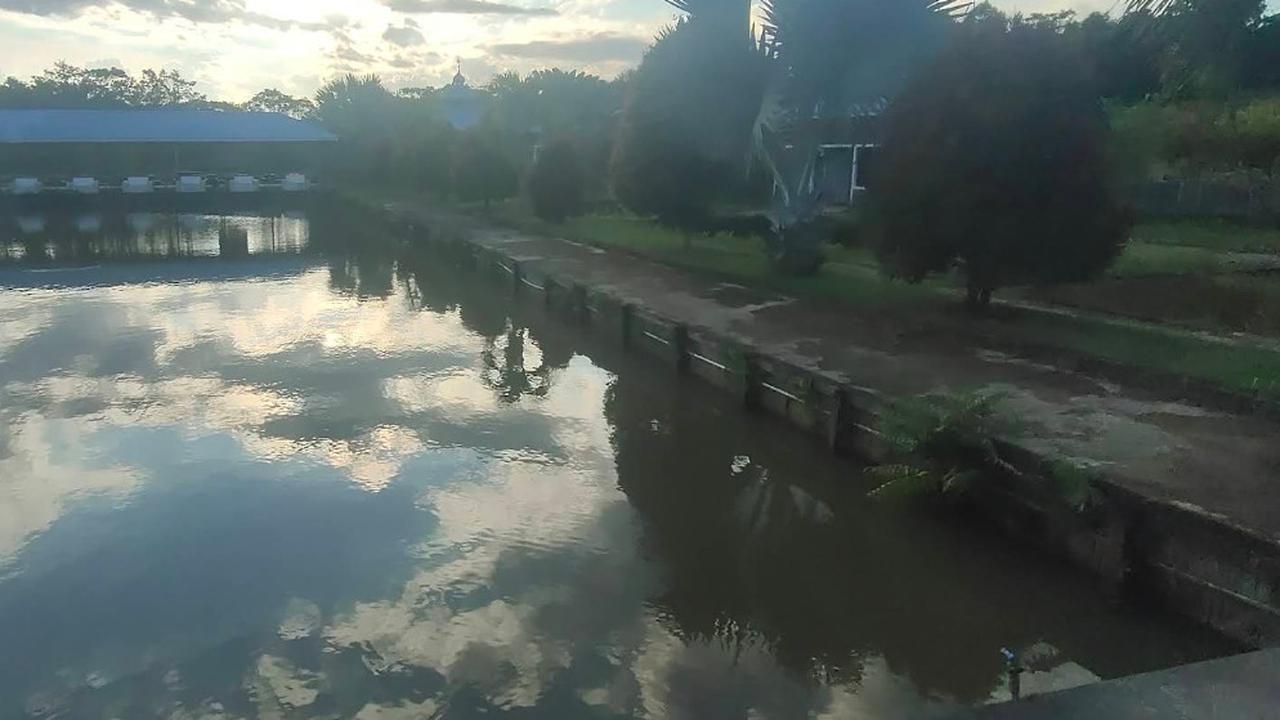 Pemancingan Bantuas Samarinda &mdash; kolam luas dengan suasana tenang, pemandangan alami yang cocok untuk mancing santai.