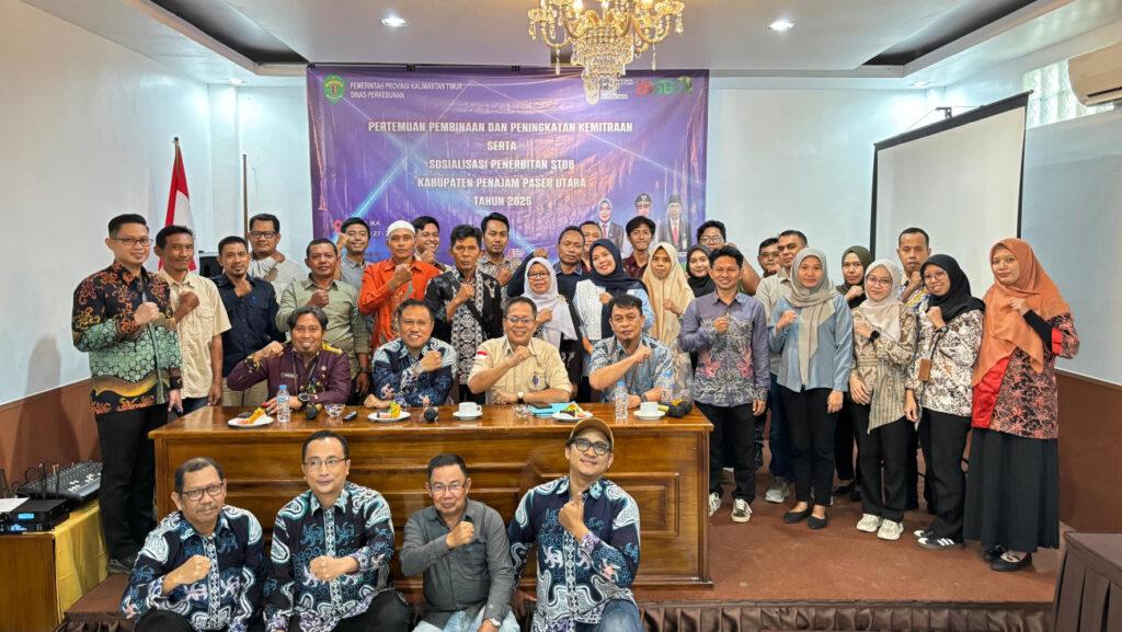 Suasana forum kemitraan perkebunan di Hotel IKA Penajam, menyoroti kolaborasi petani dan pemerintah untuk sawit berkelanjutan.