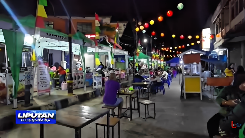 Deretan booth UMKM di kawasan wisata kuliner LPM Baru Ilir, Balikpapan Barat, Rabu (22 Oktober 2025).