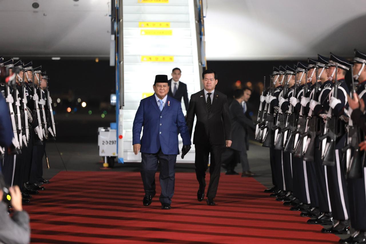 Presiden Prabowo tiba di Korea Selatan hadiri KTT APEC 2025 &mdash; momentum diplomasi ekonomi Indonesia di Asia Pasifik.