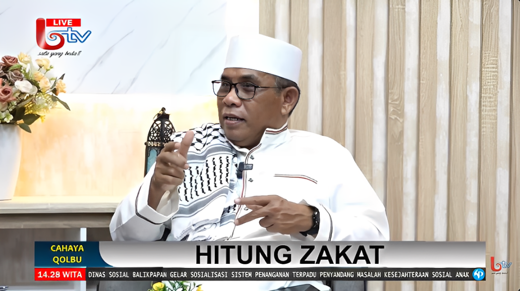 Wakil Ketua BAZNAS Kota Balikpapan, Drs. H.M. Jailani, saat menjadi narasumber Kajian Cahaya Qolbu di Studio Balikpapan TV, Jumat (31 Oktober 2025).