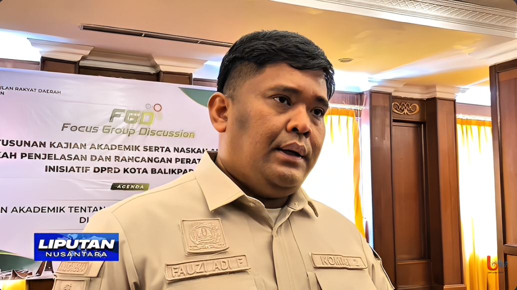 Ketua Komisi II DPRD Balikpapan, Fauzi Adi Firmansyah, memberikan keterangan terkait kondisi terkini Pasar Pandansari di Hotel Gran Senyiur, Selasa (7 Oktober 2025).