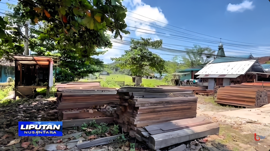 Tumpukan material untuk pembangunan Pasar Induk terlihat di kawasan KM 5,5, Kelurahan Graha Indah, Kecamatan Balikpapan Utara, Selasa (7 Oktober 2025).