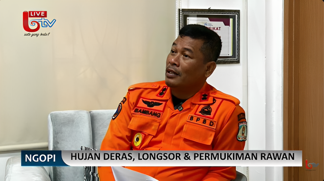 Bambang Subagya menyampaikan alasan kenapa Kota Balikpapan rawan bencana di musim hujan dalam talkshow ngopi di Kantor BPBD Balikpapan, Selasa (4 November 2025).