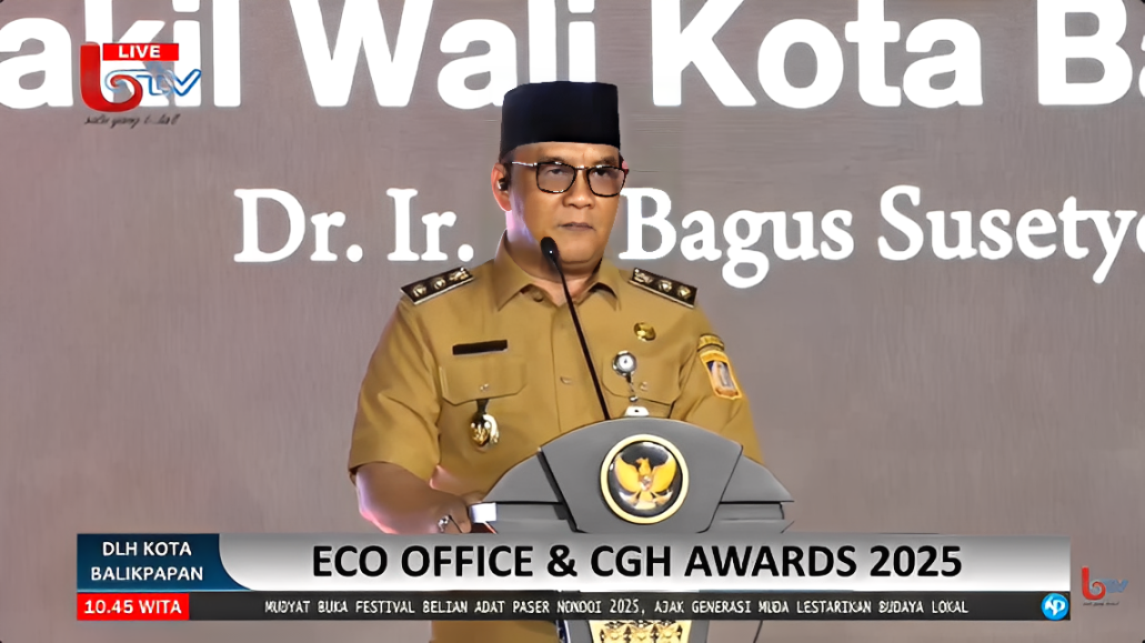 Wakil Wali Kota Balikpapan, Bagus Susetyo, menyampaikan sambutan di acara Eco Office dan CGH Award 2025 di BSCC Dome, Selasa (4 November 2025).