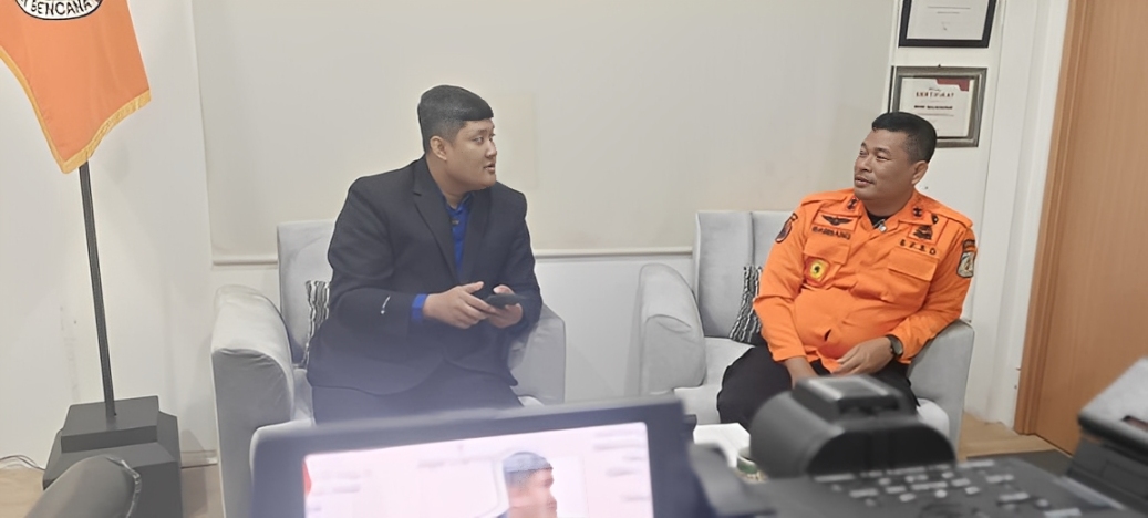 Kepala Bidang Kedaruratan dan Logistik BPBD Balikpapan, Bambang Subagya, saat menjadi narasumber talkshow Ngopi di Kantor BPBD Balikpapan, Selasa (4 November 2025).