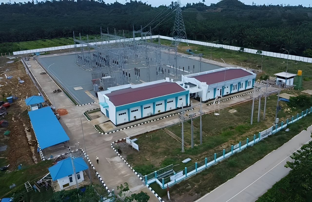 Gardu Induk 150 kV Talisayan yang memperkuat kelistrikan pesisir dan mendukung perkembangan kawasan ekonomi setempat.
