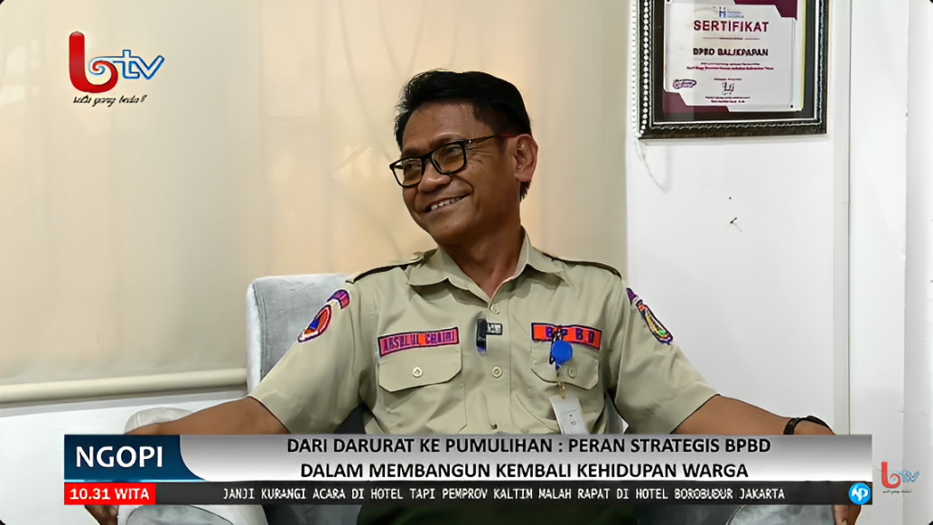 Kepala Bidang Rehabilitasi dan Rekonstruksi BPBD Kota Balikpapan, Arsulul Chairi, menyampaikan fokus pemulihan pasca bencana dalam talkshow Ngopi di Kantor BPBD Balikpapan, Rabu (5 November 2025).