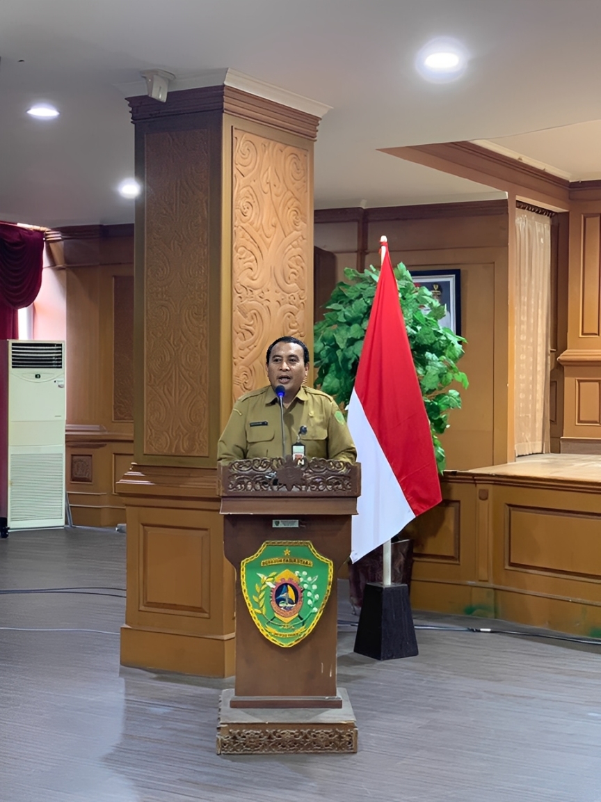 Chairur Rozikin menekankan pentingnya kolaborasi lintas sektor dalam perlindungan perempuan dan anak saat kegiatan advokasi dan sosialisasi di Aula Lantai I Kantor Bupati PPU, Senin (3 November 2025).