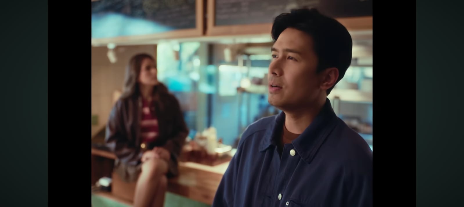 Christian Bautista dan Raisa bernyanyi dalam nuansa lembut berwarna pastel, memvisualisasikan pelangi sebagai simbol harapan setelah hujan.