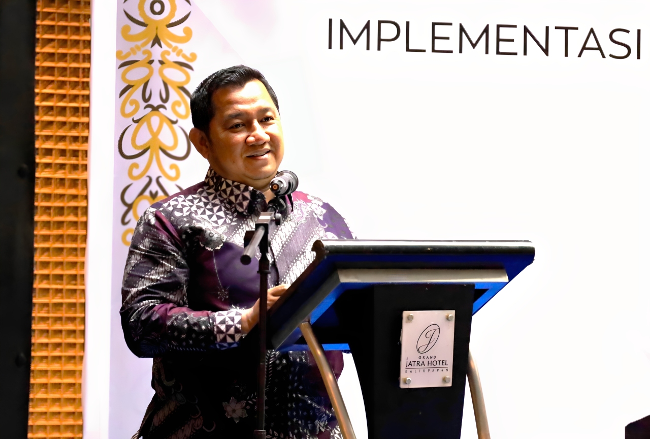 Bupati PPU, Mudyat Noor, membuka Bimtek Implementasi Coretax DJP dan Update Aplikasi Siskeudes R2.0.7 Rilis 2, di Hotel Grand Jatra Balikpapan, Jumat (7 November 2025).
