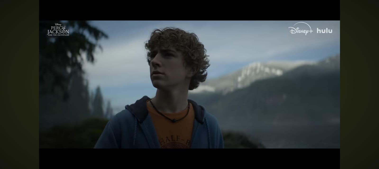 Percy Jackson menghadapi monster laut di Sea of Monsters &mdash; visual epik penuh aksi dan keberanian.