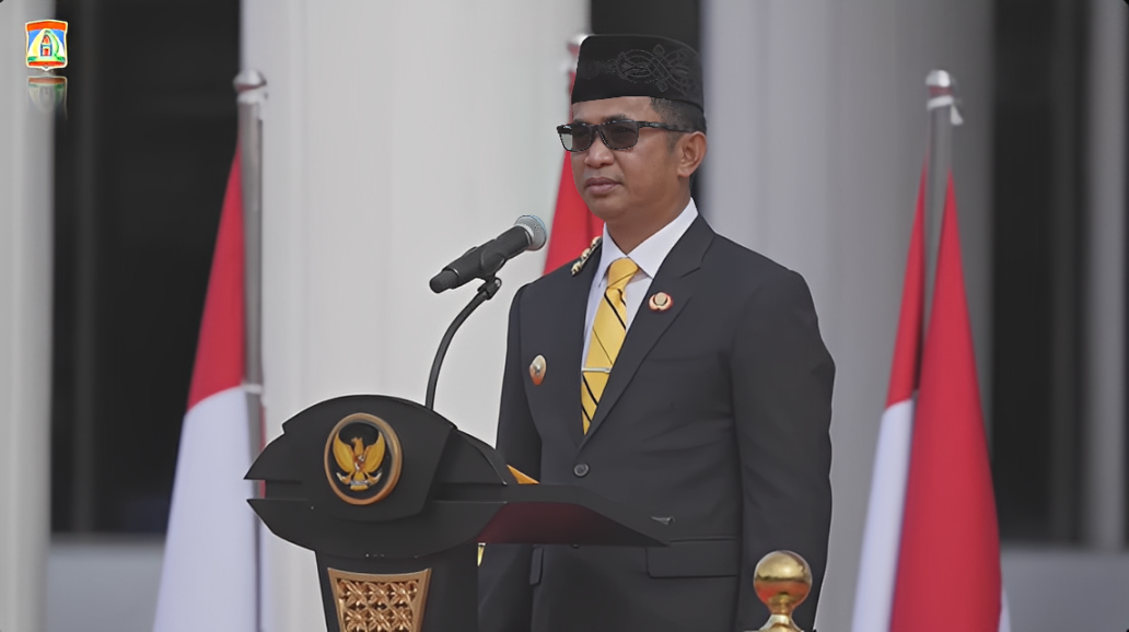 Wali Kota Balikpapan, Rahmad Masud, memimpin upacara Hari Pahlawan di halaman Gedung Putih Balai Kota Balikpapan, Senin (10 November 2025).
