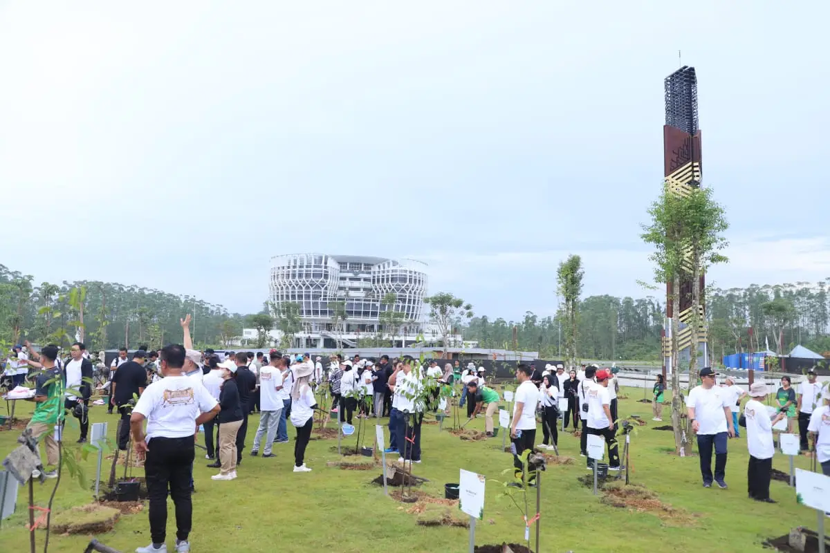 Suasana kegiatan penanaman pohon endemik di IKN, Selasa (11 November 2025).