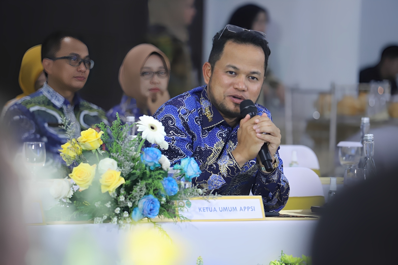 Rudy Masud saat menyampaikan usulan penyatuan kantor Banhub seluruh provinsi di IKN pada momentum pengukuhan APPSI periode 2025&ndash;2029 di Aula Gedung Kemenko II IKN, Selasa (11 November 2025).