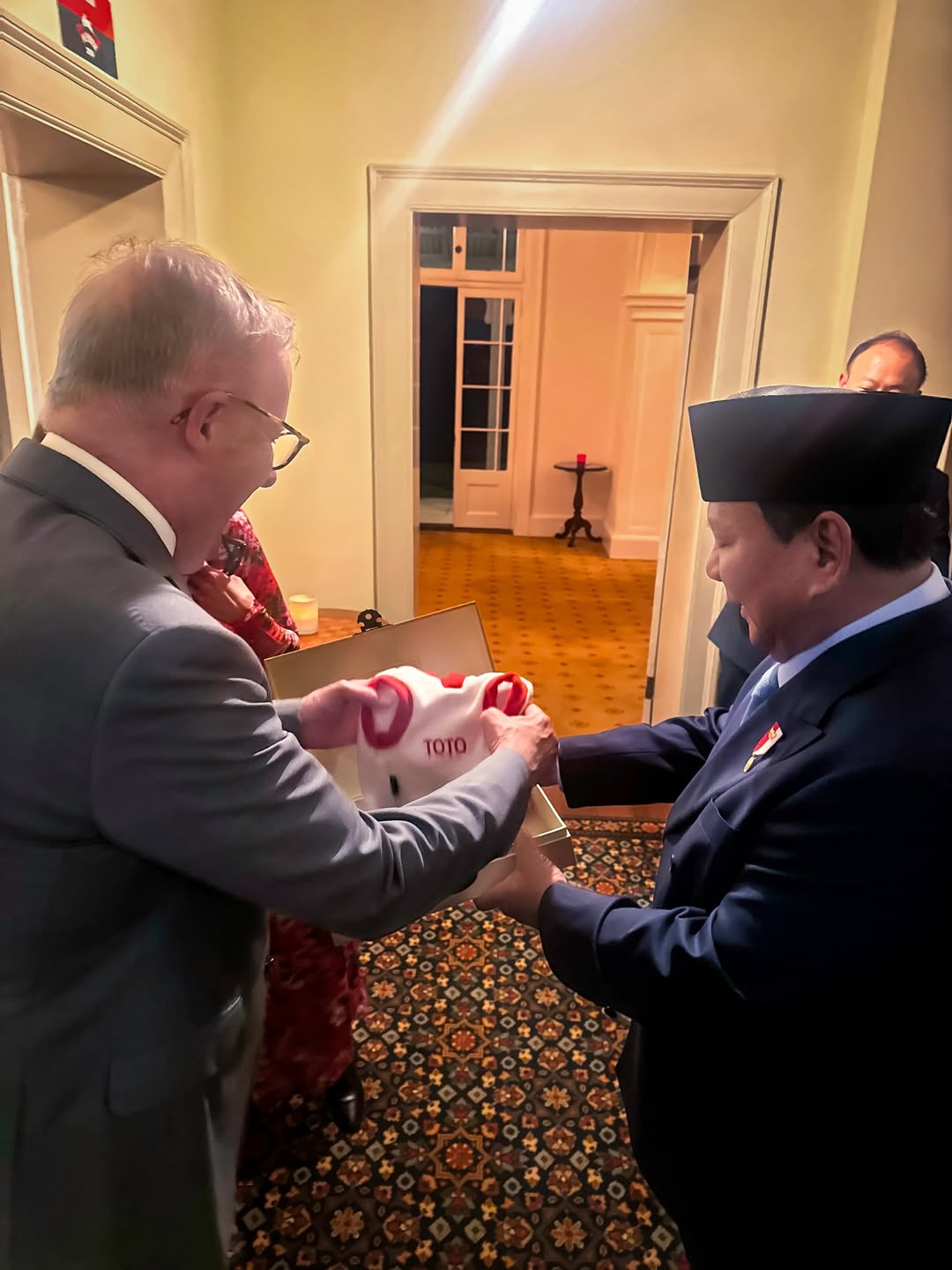 Bobby Kertanegara dan Toto, Simbol Lembut Diplomasi Dua Pemimpin