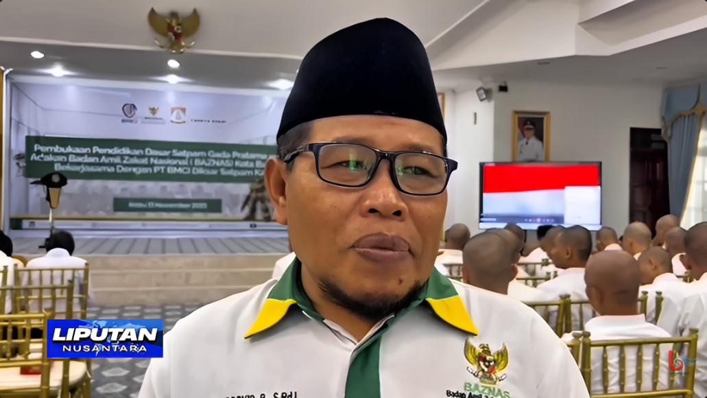 Ketua Baznas Balikpapan H. Abdul Rosyid Bustomi memberikan keterangan di sela acara pelepasan 100 peserta calon Satpam di Aula Rumah Jabatan Wali Kota, Rabu (12 November 2025).