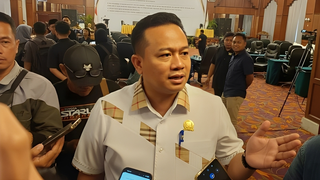 Ketua Komisi IV DPRD Balikpapan, Gasali, saat diwawancarai mengenai dampak pemotongan TPP tenaga kesehatan, Senin (3 November 2025).