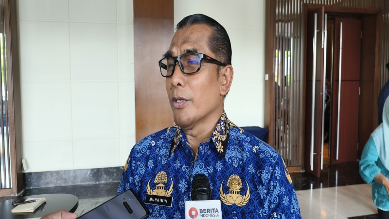Sekda Kota Balikpapan Muhaimin saat menjelaskan urgensi sinkronisasi tata ruang untuk pembangunan berkelanjutan&mdash;visual fokus pada ekspresi tegas dan latar ruang kantor pemerintahan