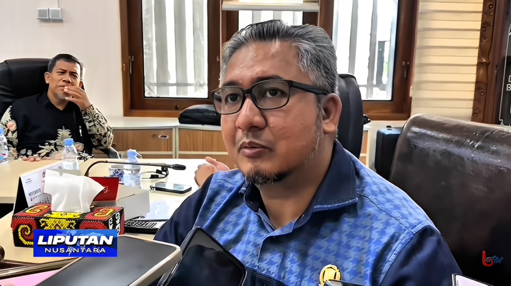 Ketua Bapemperda DPRD Balikpapan, Andi Arif Agung, memberikan keterangan setelah RDP terkait Raperda Penyelenggaraan Perumahan dan Kawasan Permukiman, Rabu (12 November 2025).