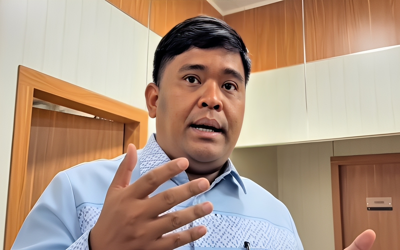 Ketua Komisi II DPRD Balikpapan, Fauzi Adi Firmansyah, menjelaskan status lahan Pasar Induk, Selasa (14 Oktober 2025).