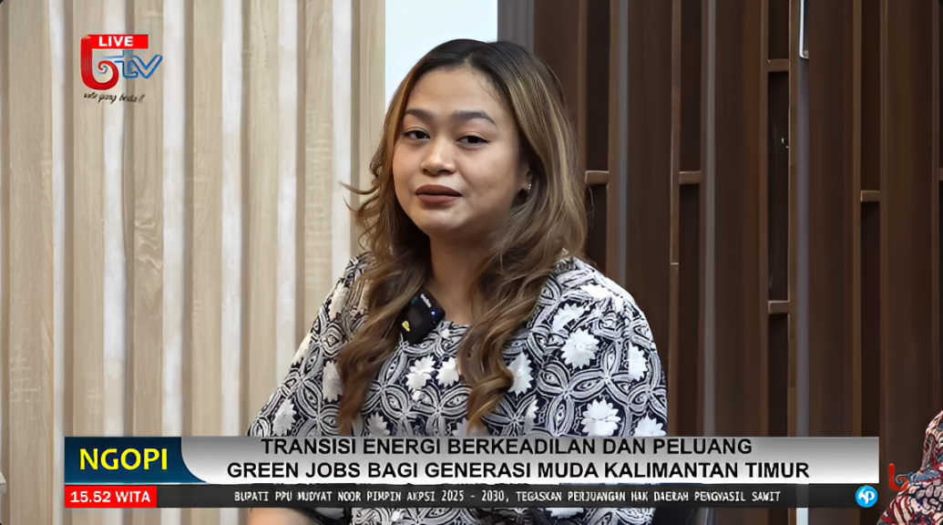 Maria Yuno, Koordinator Lapangan Yayasan Mitra Hijau Kaltim, menjelaskan pentingnya transisi energi di Kalimantan Timur, Rabu (19 November 2025).