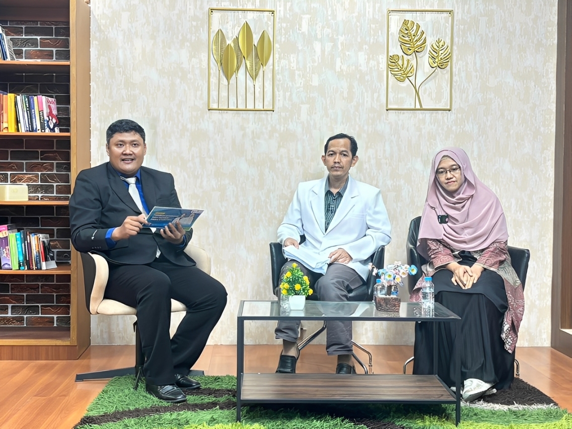 Diskusi hangat seputar tumbuh kembang dan nutrisi pada stunting tersaji dalam talkshow Ngopi di Studio Balikpapan TV, Jumat (21 November 2025).