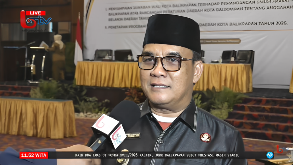 Wakil Wali Kota Balikpapan Bagus Susetyo saat diwawancarai usai rapat paripurna DPRD Balikpapan di Hotel Gran Senyiur, Senin (24 November 2025).