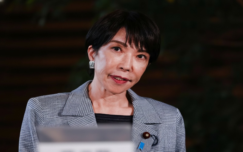 Takaichi berbicara ke media usai telepon dengan Trump &ndash; ekspresi tegang, nuansa diplomasi terkait China dan Taiwan.