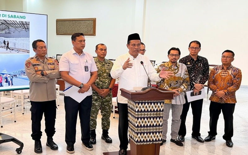 Beras ilegal Thailand disita di gudang Sabang, memperlihatkan operasi pemerintah menegakkan hukum dan melindungi petani lokal.