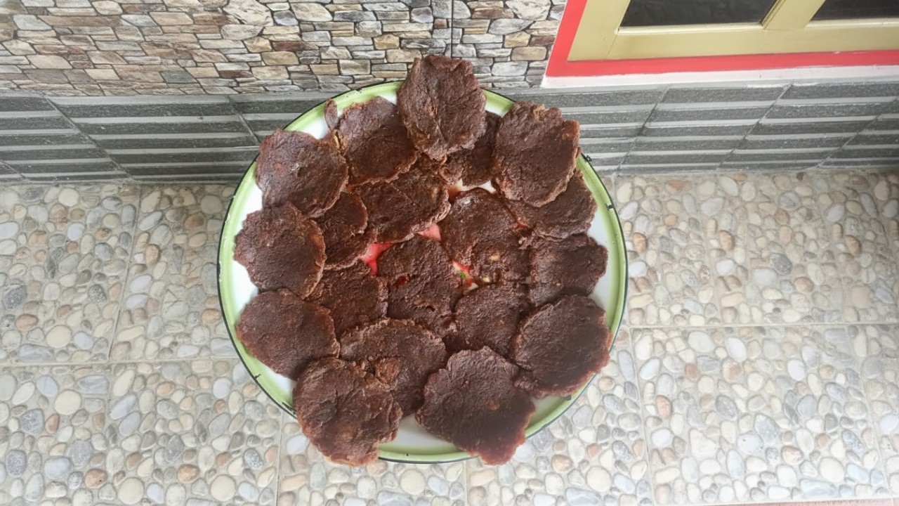 Dempo&rsquo; Duyan khas PPU tersaji dalam mangkuk tradisional&mdash;teksur lembut, warna menggoda, aroma khas yang mengundang rasa penasaran.