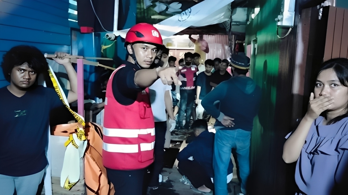 Proses evakuasi jenazah korban di lokasi kejadian, Rabu (26 November 2025).