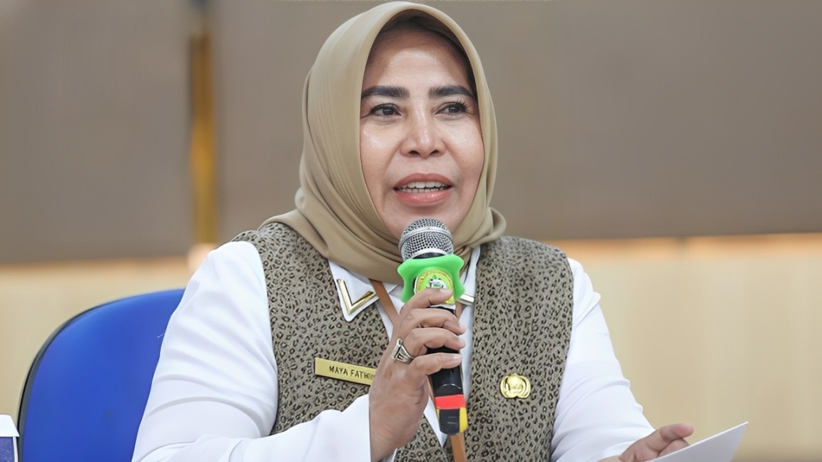 Maya Fatmini, Kepala Bidang Penerimaan Bukan Pajak Daerah Bapenda Kaltim, saat menyampaikan paparan dalam forum Rembuk Etam di Samarinda, Rabu (26 November 2025).