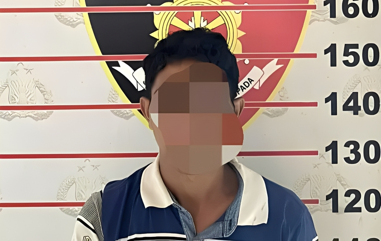 Tersangka kasus curanmor di Samarinda yang berhasil diamankan Polsek Samarinda Seberang, Kamis (27 November 2025).