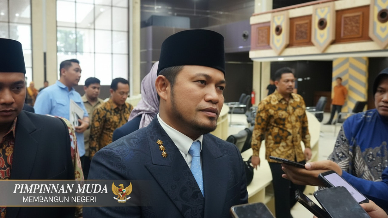 Ilustrasi Gubernur Kaltim, gedung DPRD, dan suasana rapat anggaran &mdash; visual penegasan prioritas TPP ASN.
