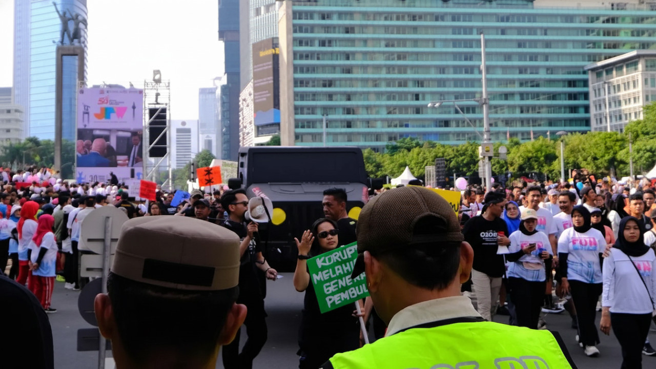 Bullycon dan Ozora Hadirkan Simbol Kekuasaan di Ruang PublikReplika mobil Rubicon di CFD Jakarta &ndash; simbol kekuasaan yang mengusik ruang publik.