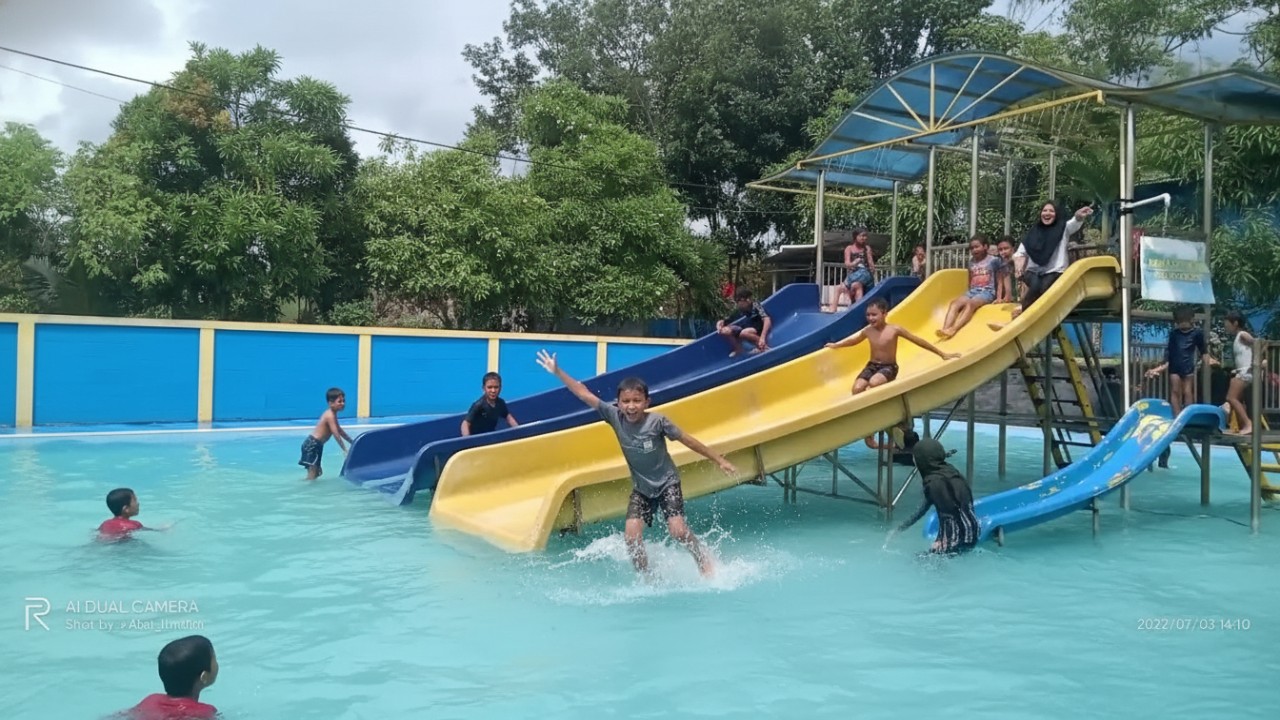 &ldquo;Pemandian Serayu Lestari Samarinda &ndash; kolam jernih bernuansa alam dengan gazebo teduh yang mengundang rasa ingin bermain air.&rdquo;