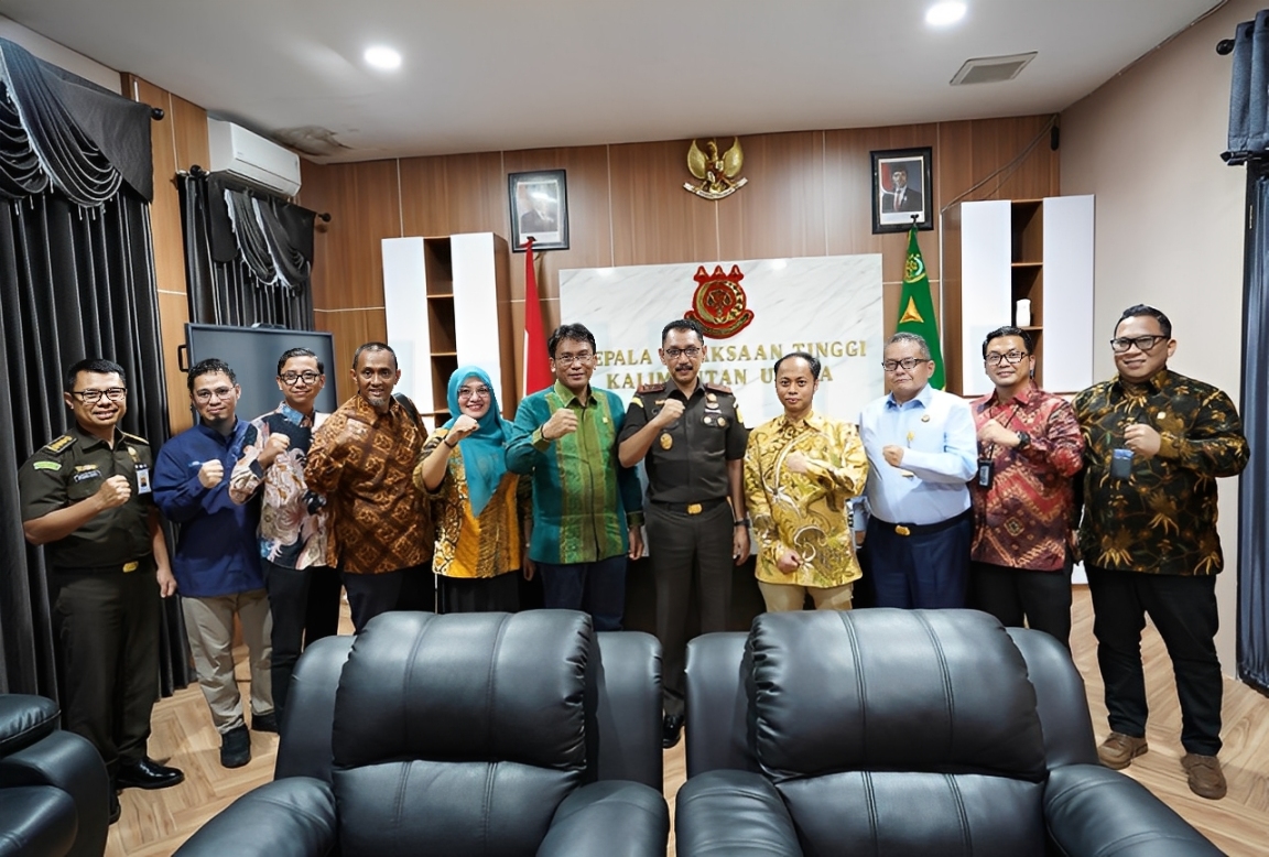 Jajaran PLN dan Kejaksaan Tinggi Kalimantan Utara berpose bersama usai audiensi di Tanjung Selor.