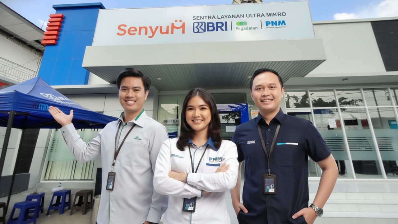 Holding UMi BRI Group menerima penghargaan nasional dengan visual panggung elegan dan sorotan lampu yang menampilkan momentum apresiasi.