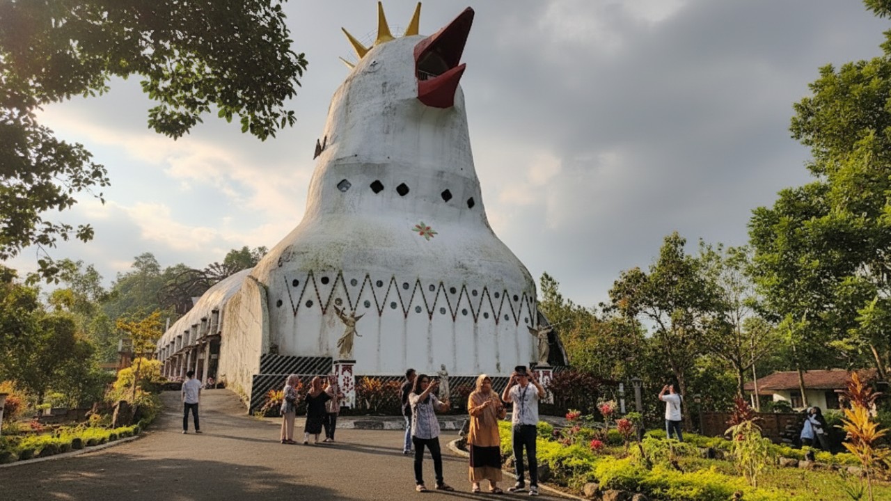 Bangunan Gereja Ayam di Bukit Rhema