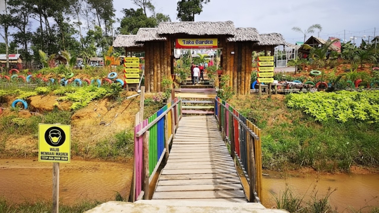 &ldquo;Taman hijau Taka Garden Paser dengan spot foto tematik yang menarik perhatian.&rdquo;