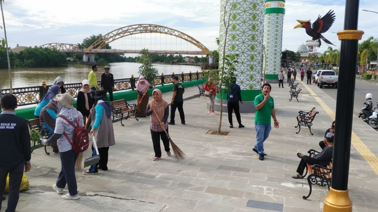 Panorama Siring Tanah Grogot dengan suasana senja dan aktivitas warga, menghadirkan visual hangat tepi Sungai Kandilo.