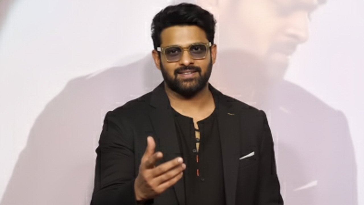 Prabhas di red carpet premiere Jepang dengan nuansa epik dan visual tajam Baahubali.