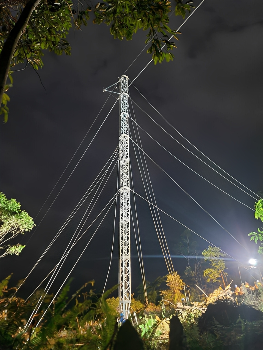 Emergency tower Saluran Udara Tegangan Tinggi (SUTT) 150 kV Tarutung&ndash;Sibolga tampak telah berdiri pada Rabu (3 Desember 2025).