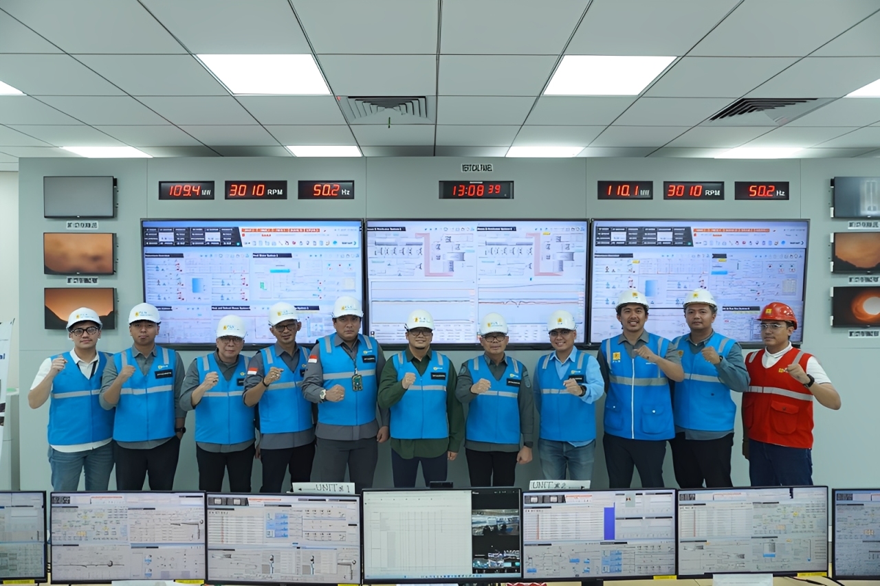 Tim Kejaksaan Agung RI dan PLN meninjau Control Room PLTU Kalselteng 2 untuk memastikan operasional pembangkit berjalan optimal.