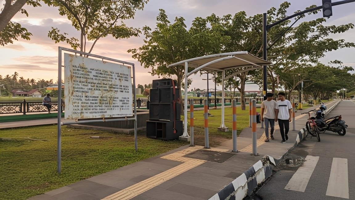 Tumpukan speaker sound system berada di Taman Siring Kandilo, Tanah Grogot.