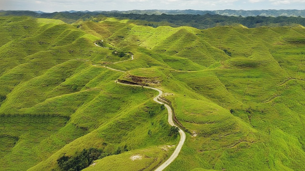 Panorama Bukit Tanarara Savana Sumba