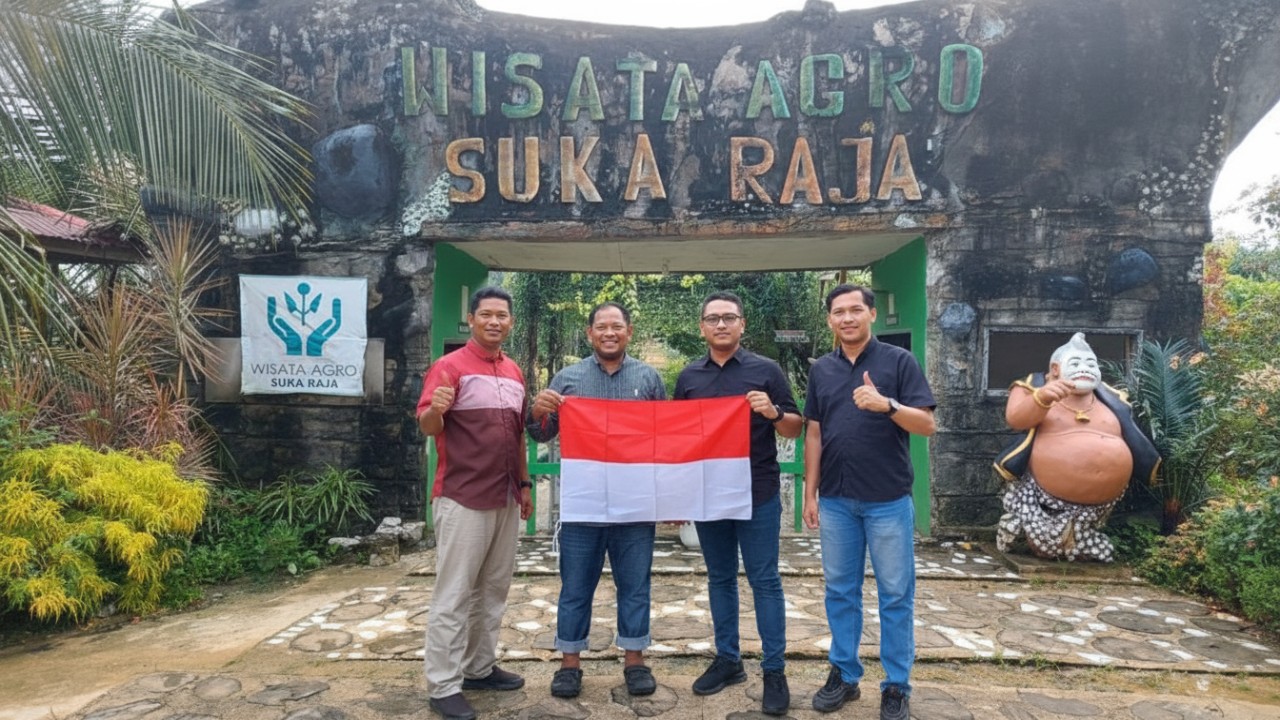 Panorama Wisata Agro Suka Raja Sepaku dengan hamparan hijau, aktivitas petik langsung, dan suasana alam yang menenangkan.