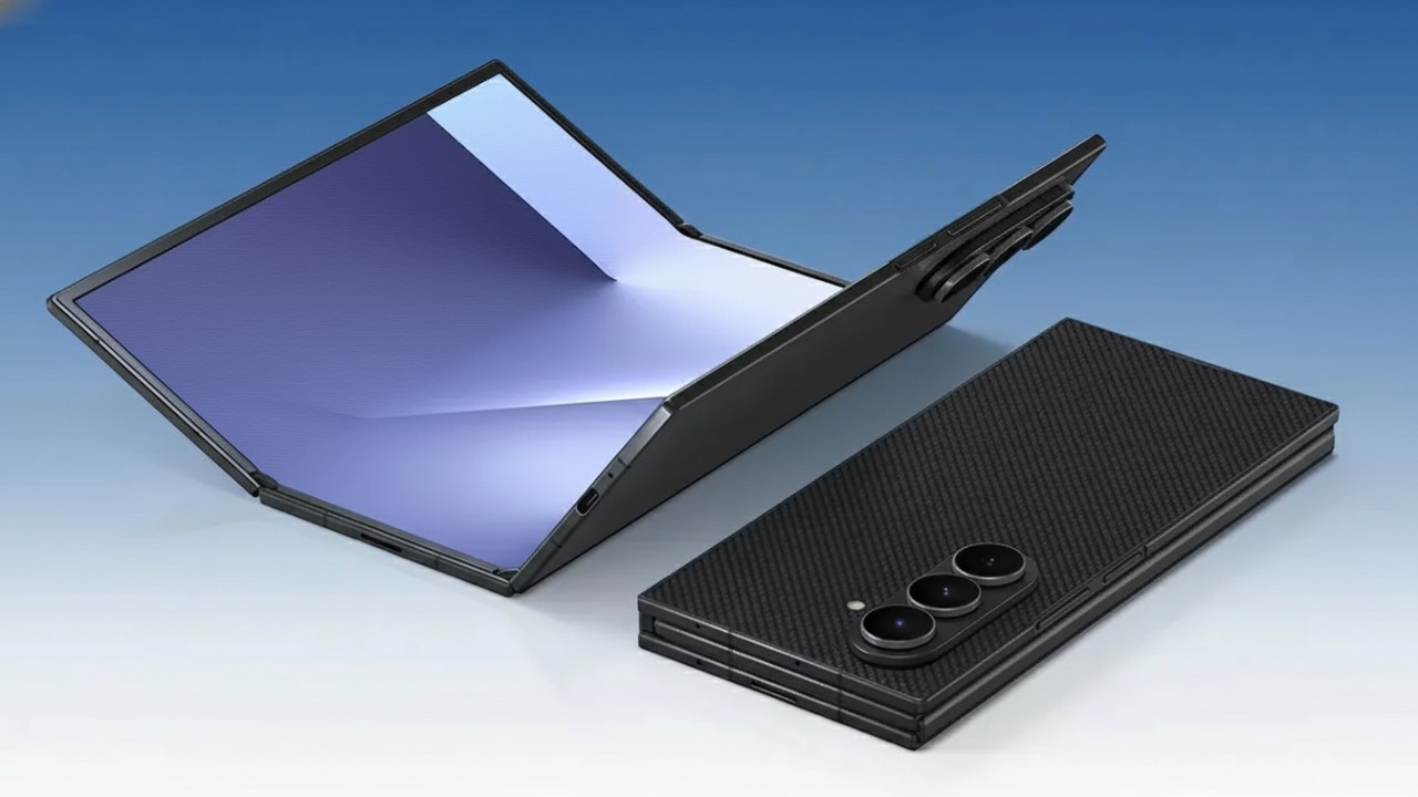Samsung Galaxy Z TriFold terbuka penuh dengan visual futuristik &mdash; tampilan layar besar yang memikat perhatian sejak pandangan pertama.